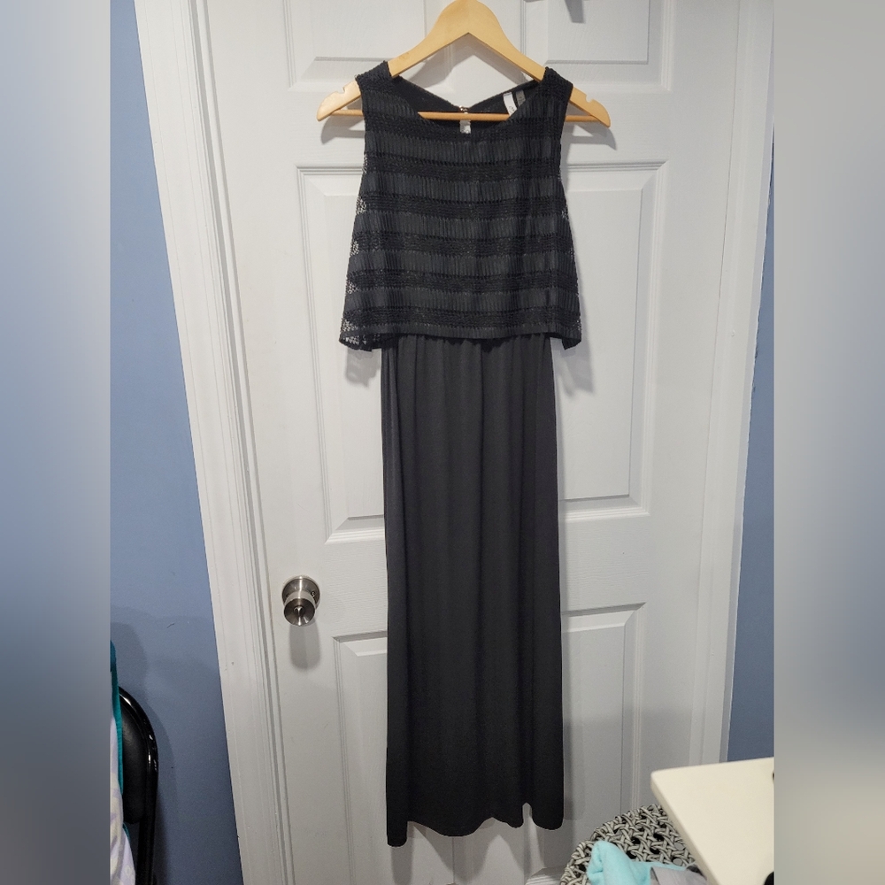 Sleeveless black maxi dress with lace overlay. Petite size S